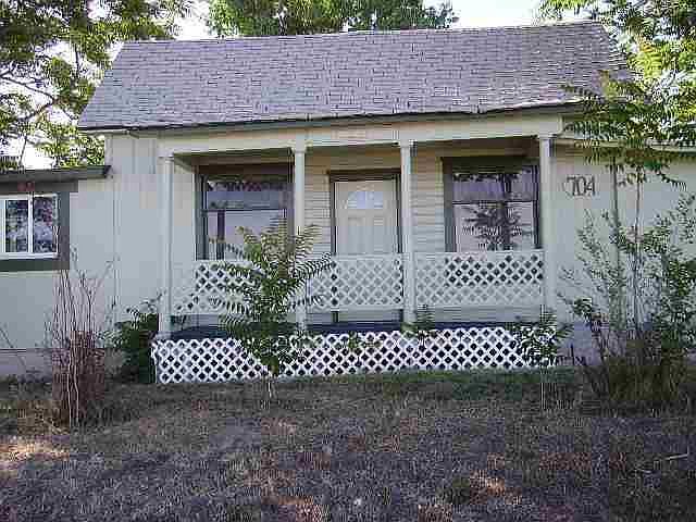 1st image of 704 11th Ave N