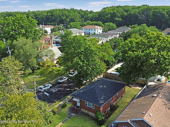 3rd image of 89 Ormsby Ave