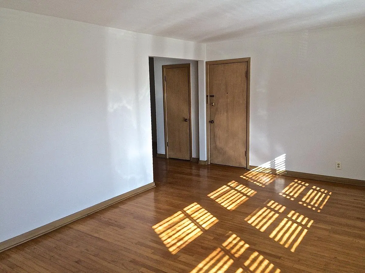 7565 Parkdale Ave — Photo 3
