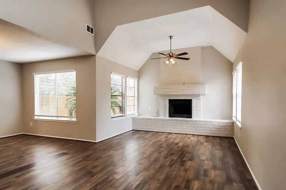 3 bed, 3.0 bath, 2159 sqft, $2,115 — Photo 4