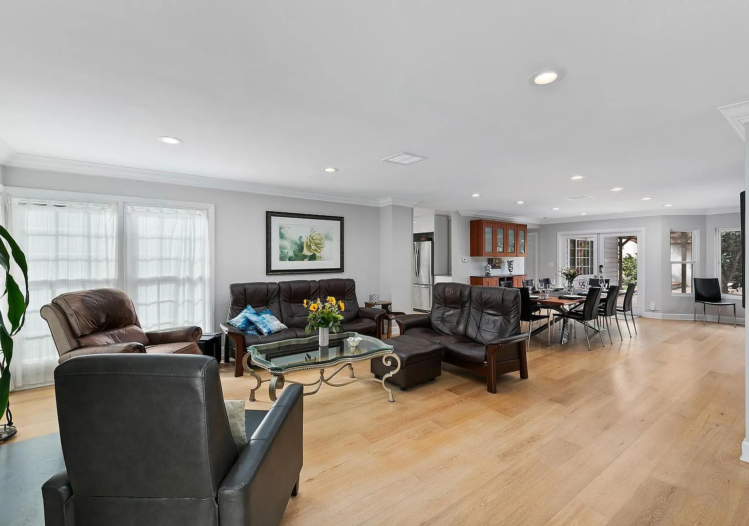 250 Soledad Place — Photo 3