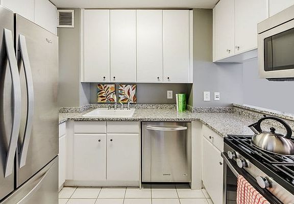 5th image of 240 E 86th St APT 14b