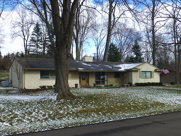 2nd image of 2920 Stoneyridge Dr