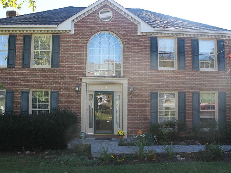 1st image of 718 Debra Ln