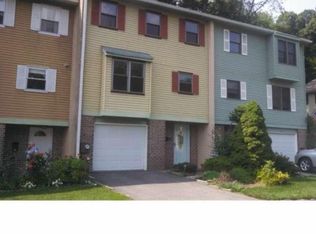 524 Pebble Ridge Ct, Feasterville Trevose, PA 19053