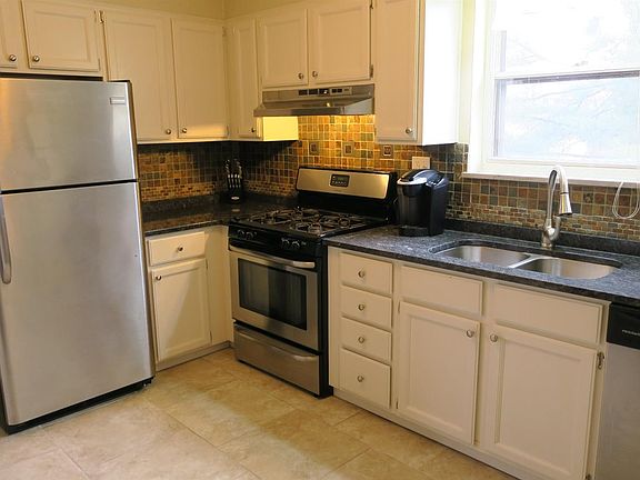 4th image of 3942 Grace Ave