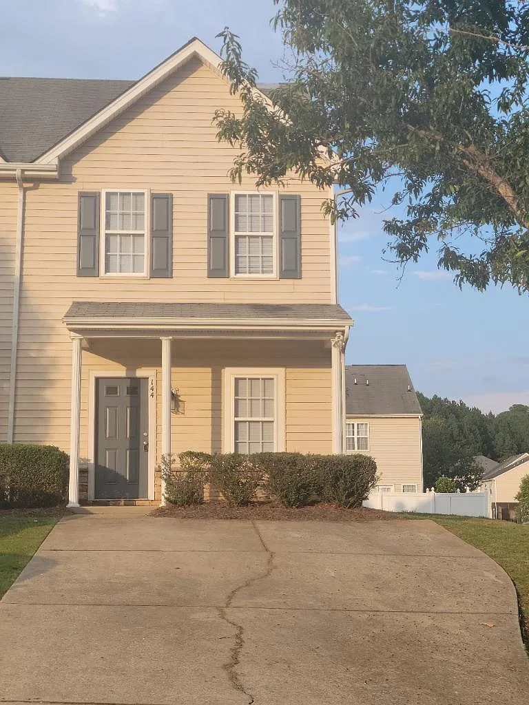 144 Winslow Ln — Photo 1