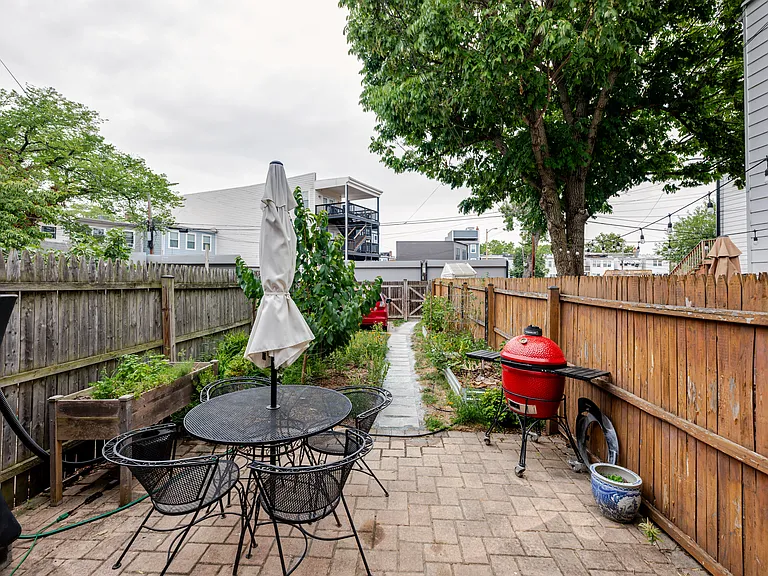 235 17th St SE — Photo 22