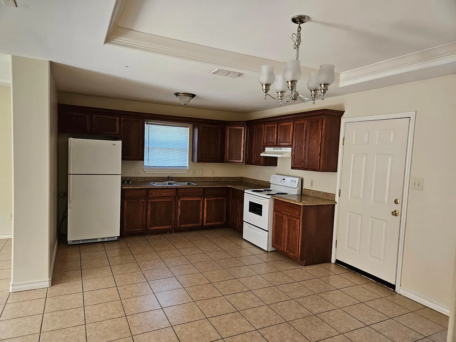 2 bed, 1014 sqft, $900 — Photo 3