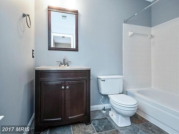 5th image of 303 Lakeview Ct