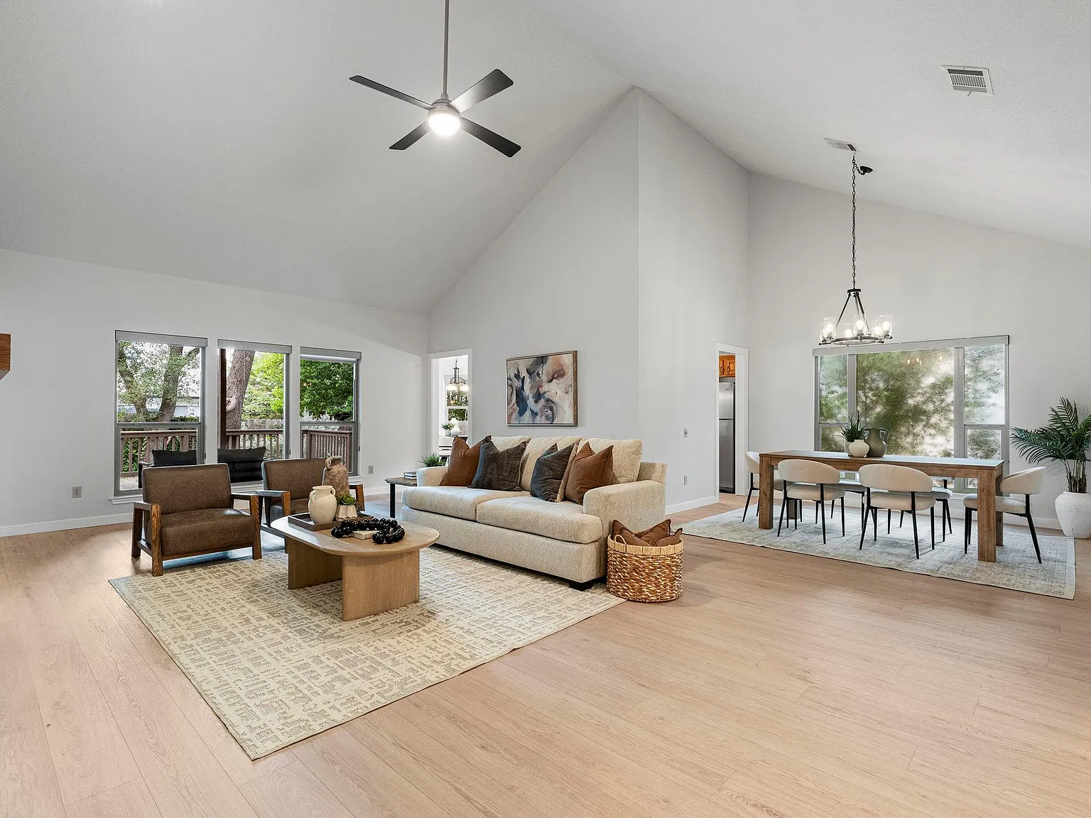 3 bed, 2.0 bath, 2024 sqft, $2,950 — Photo 3