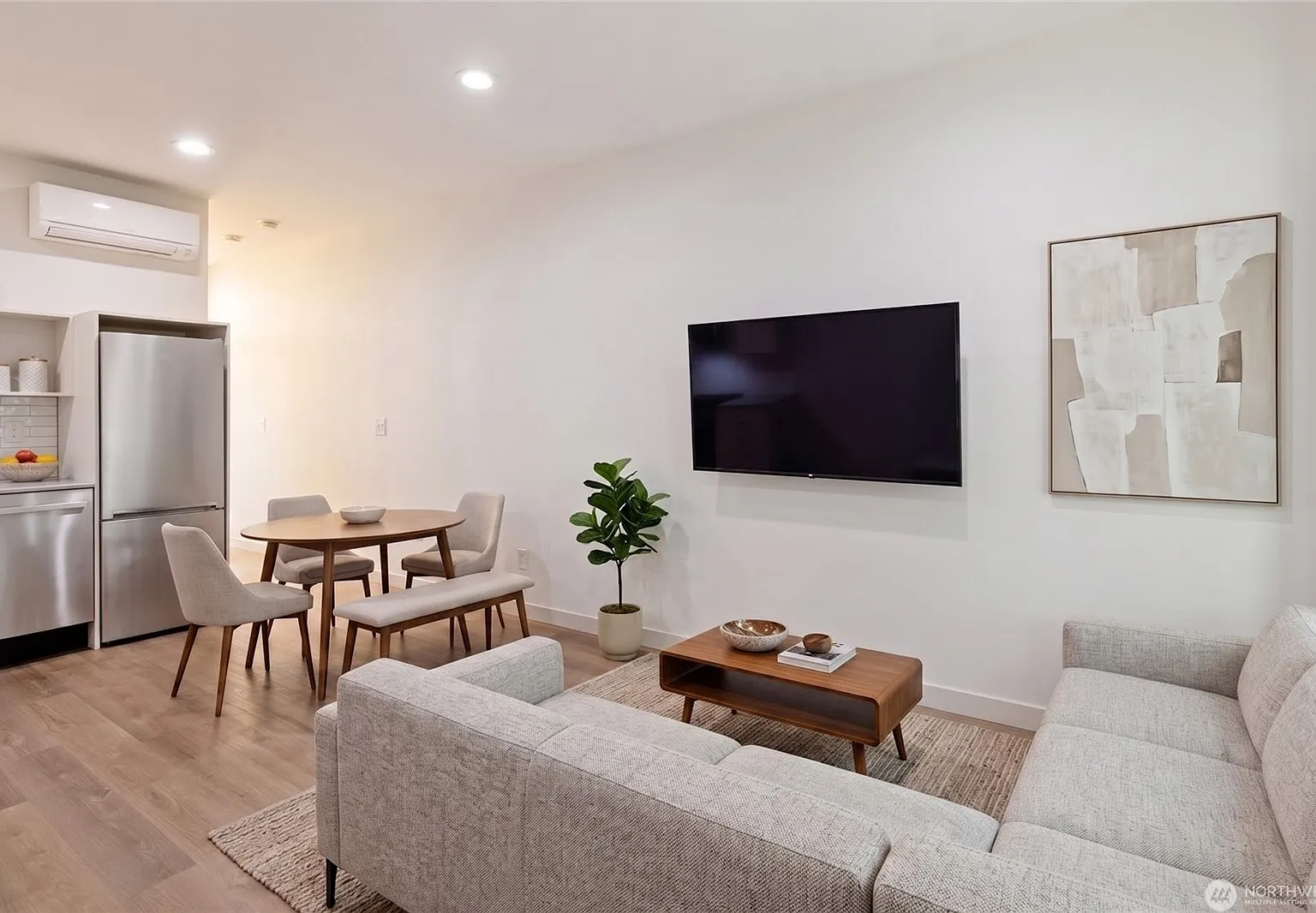2 bed, 1070 sqft, $3,400 — Photo 4