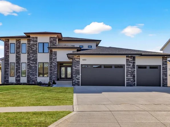 16130 Sharon Ct, Urbandale, IA 50323