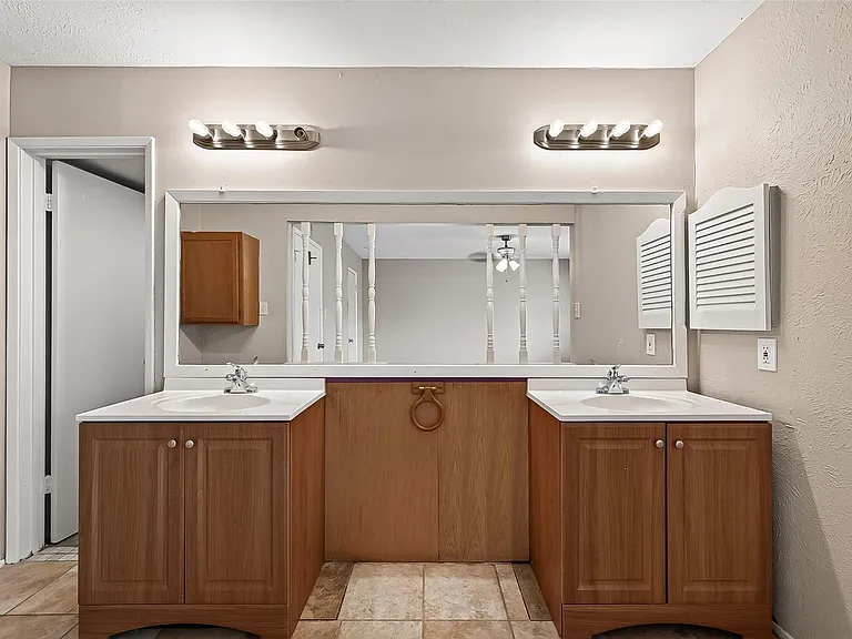 7410 La Granada Dr — Photo 32