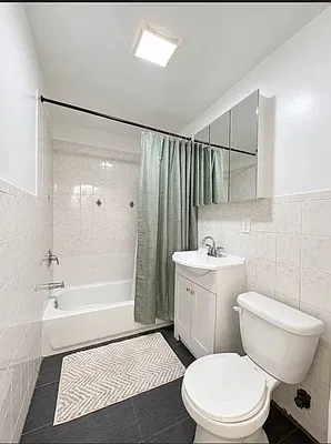 Bathroom, photo 1