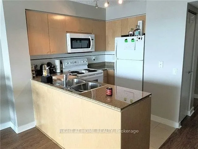 373 Front St W #1712 — Photo 3