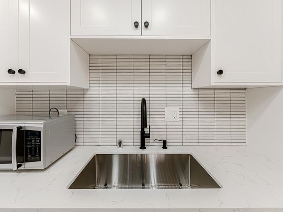 5th image of 1328 Berkeley St APT 104