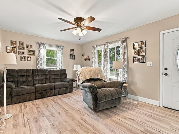 5th image of 204 North Dr