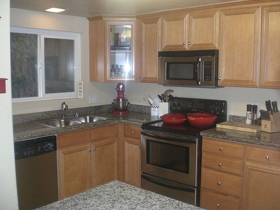 Fully Updated Kitchen-Granite & Stainless