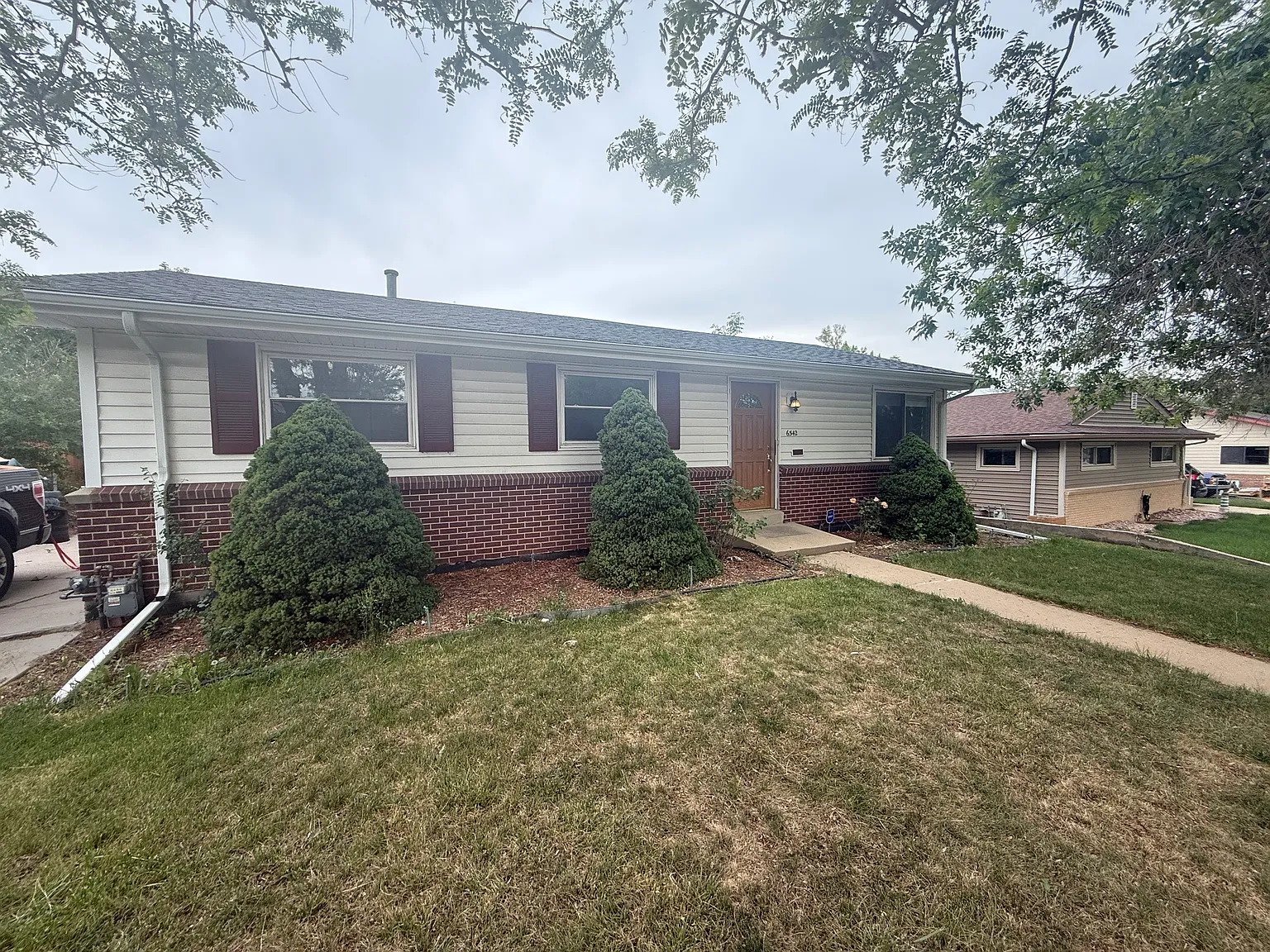 5 bed, 2025 sqft, $2,995 — Photo 1