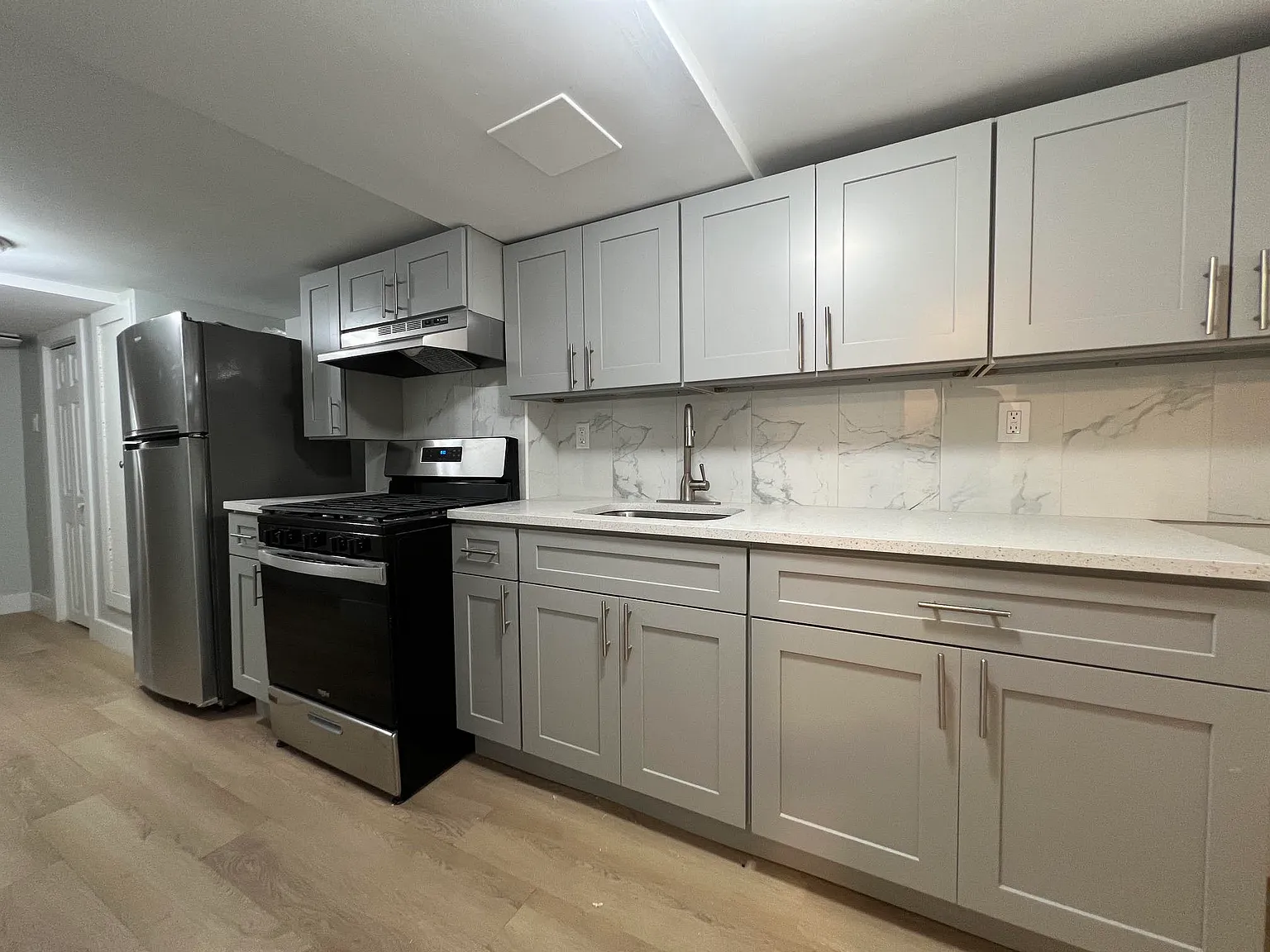 220 Moffat Street — Photo 2