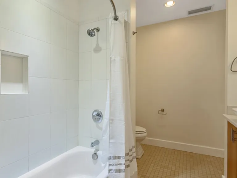 115 E Jefferson St — Photo 14