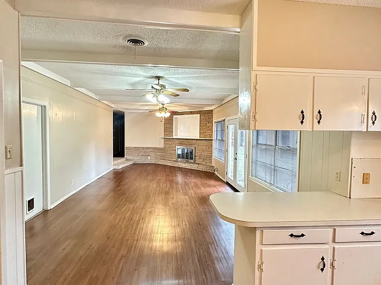 2913 Oak Forest Dr — Photo 7