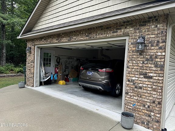 3rd image of 237 Satsuma Dr