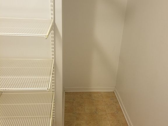 Add'l storage in the laundryroom