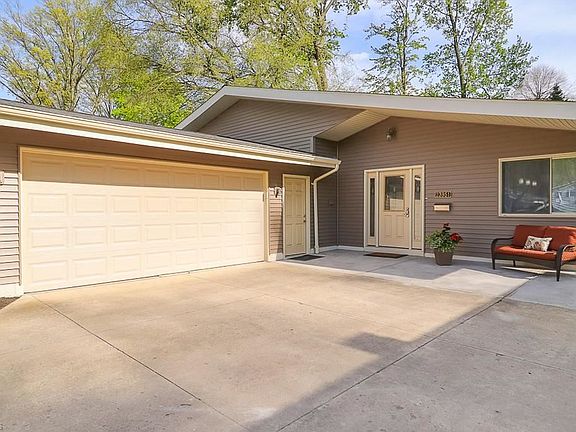 3rd image of 23951 Delmere Dr