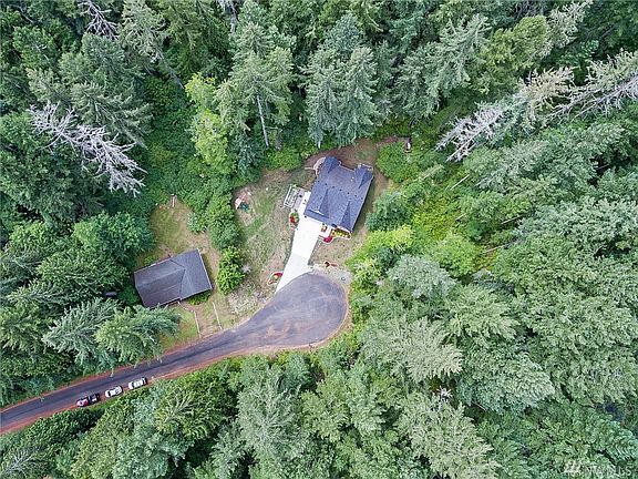 3rd image of 11416 Tillicum Dr