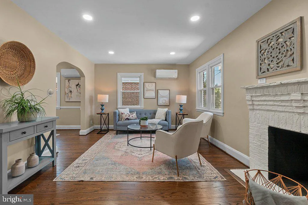 3 bed, 1293 sqft, $2,795 — Photo 4