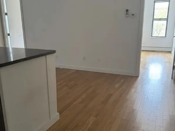 22-11 Steinway Street image 6 of 14