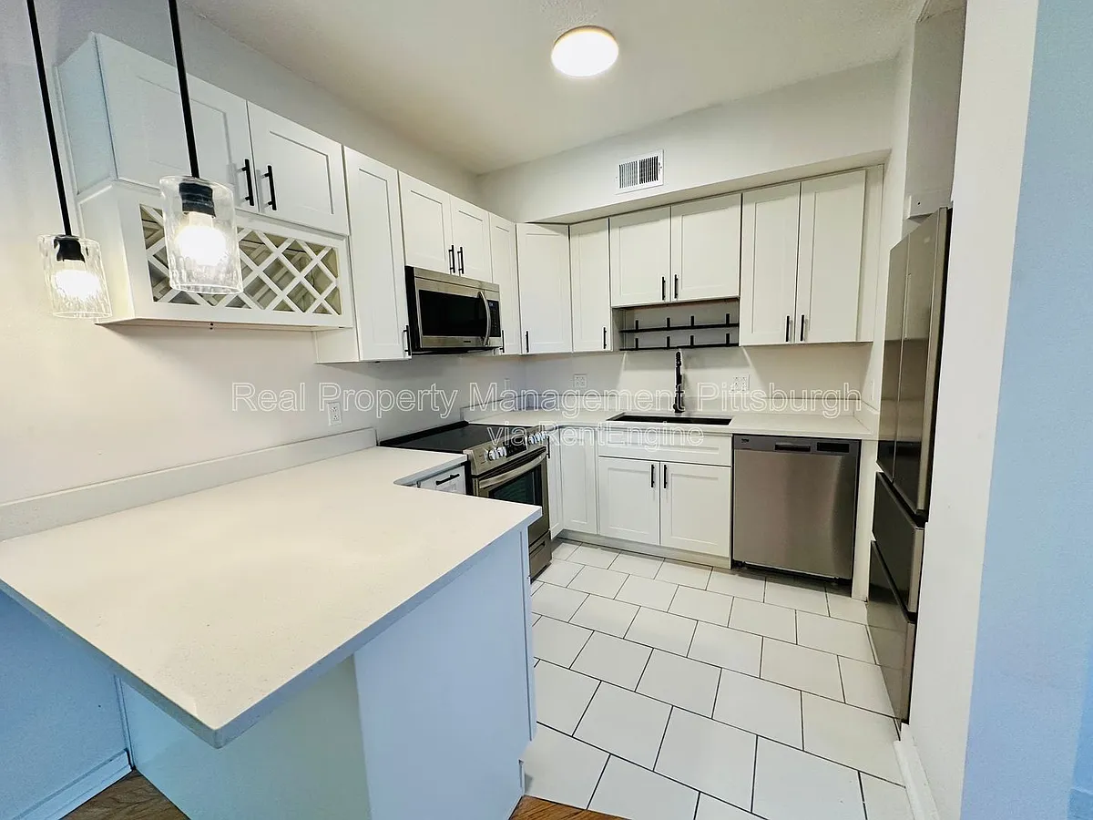Building Photo - 2121 Milligan Ave #3