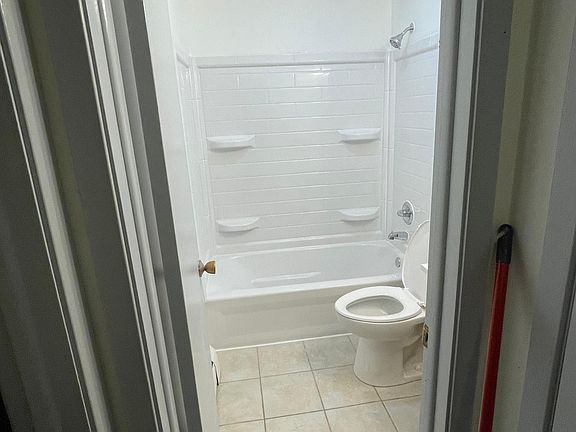 2nd image of 522 Lynwood Ln #1