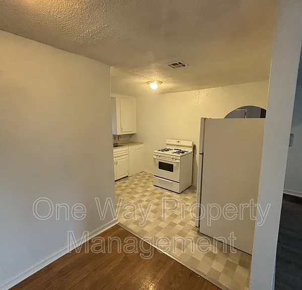 1738 N Poplar Ave — Photo 12