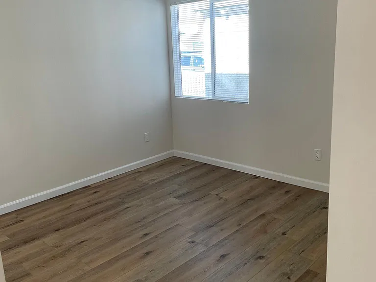 112 E B St — Photo 8