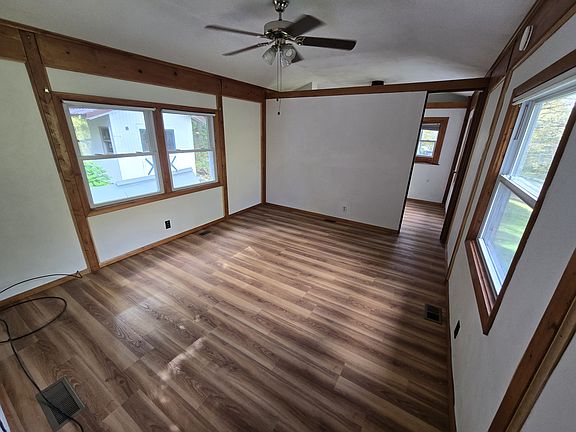 3rd image of 290 Edson Rd
