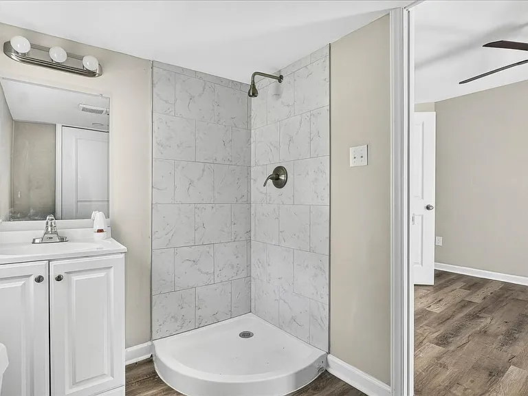 403 Spring Ct — Photo 14