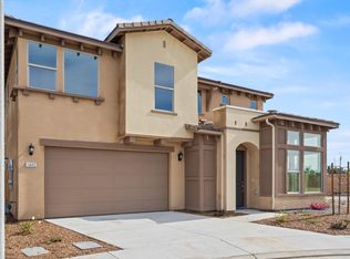 1842 Berlin Ct W, Tulare, CA 93274