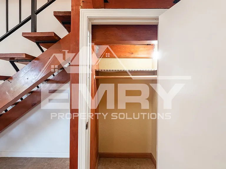9781 S Karmont Ave — Photo 13