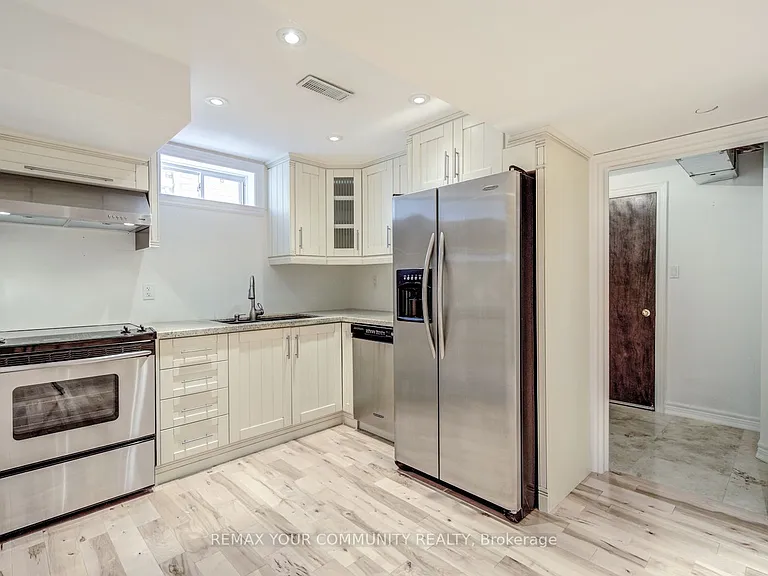 230 Humberland Dr — Photo 33
