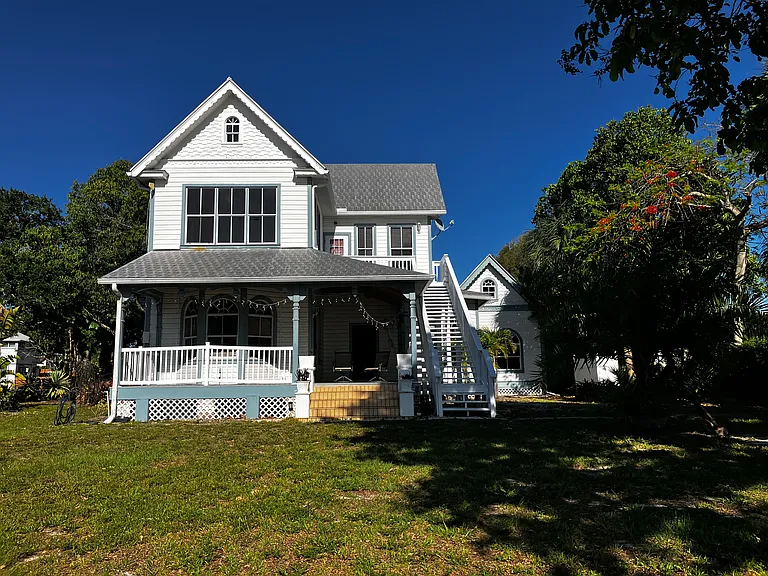 210 SW Atlanta Ave — Photo 7