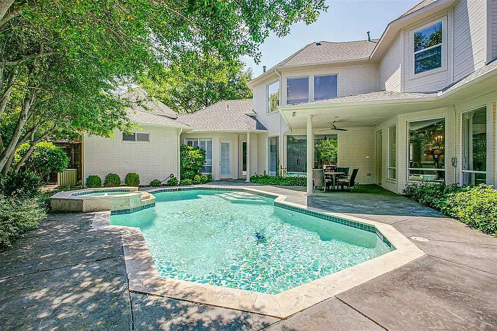 5 bed, 5.5 bath, 4879 sqft, $12,000 — Photo 2