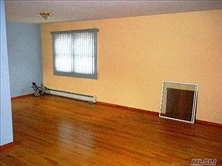 5th image of 359 Carnation Ave