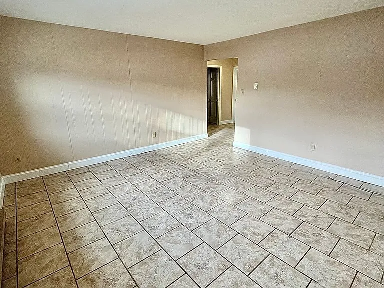186 E Main St — Photo 16
