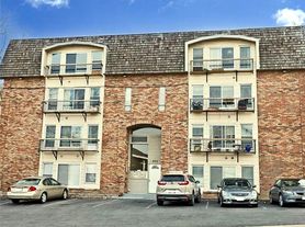 33 Prospect St, Fall River, MA