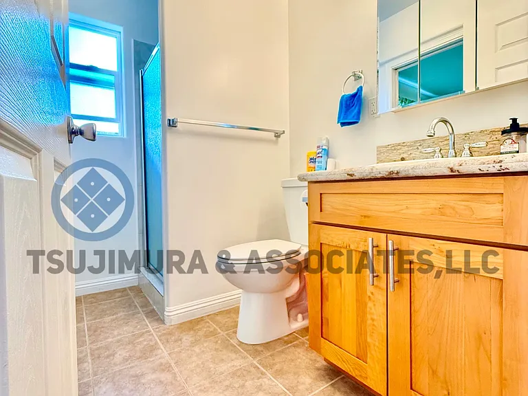 2323 E Manoa Rd — Photo 11