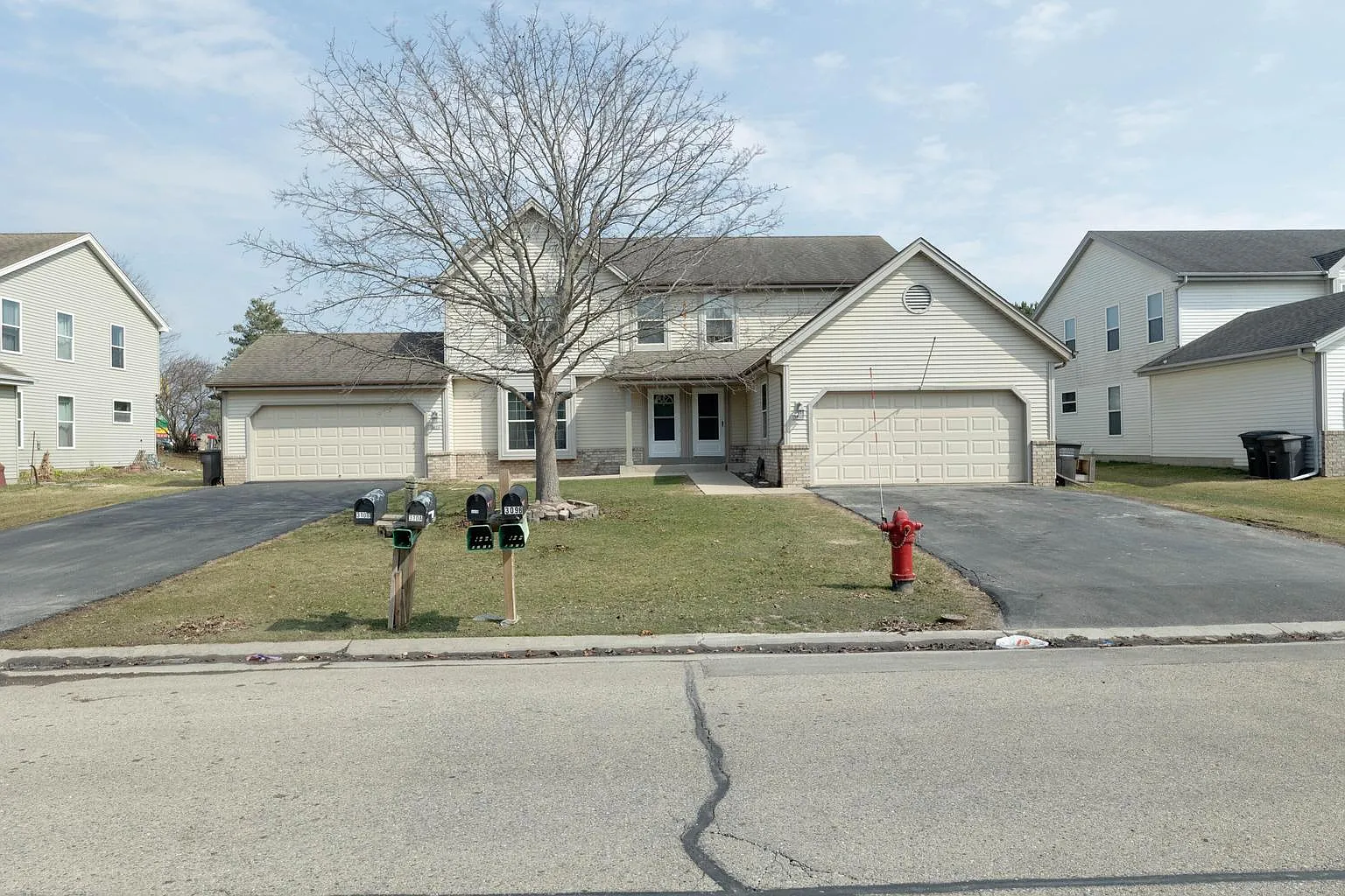 3 bed, 1.5 bath, 1416 sqft, $2,100 — Photo 1