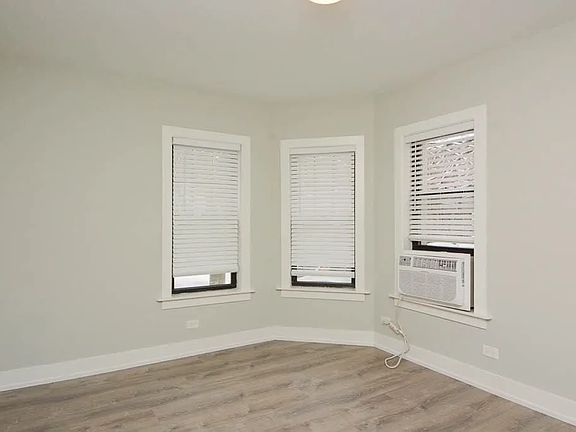 2nd image of 433 W Belden Ave #301